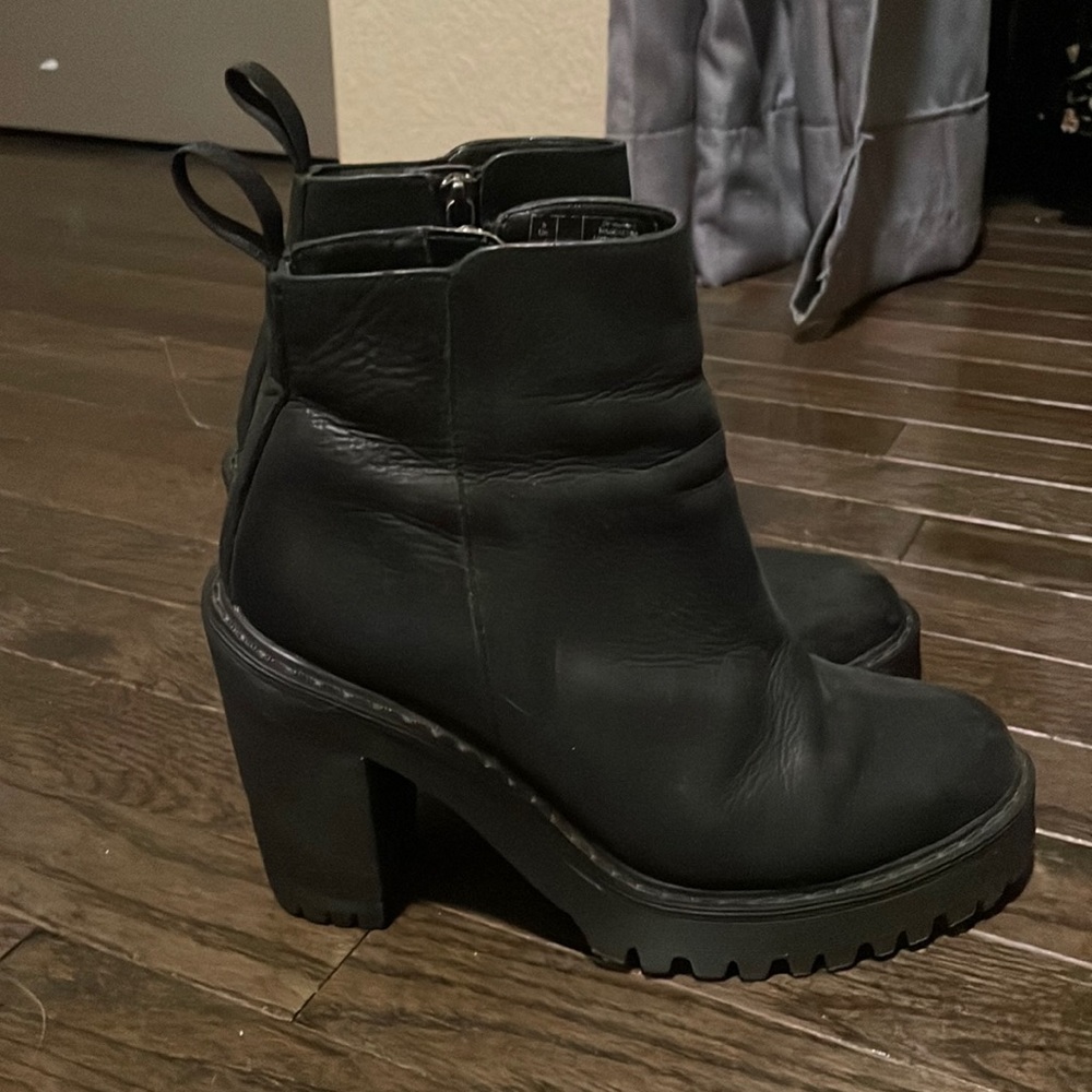 Dr. Marten Magdalena Heeled Ankle Boots